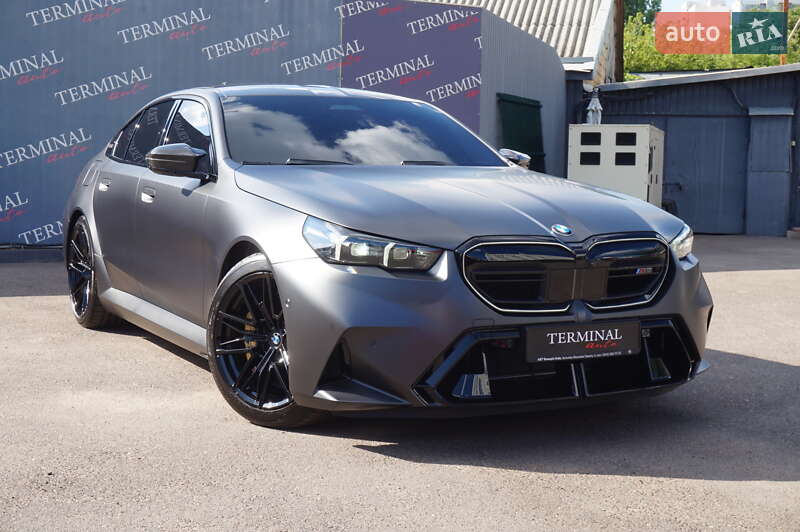 BMW M5 2025