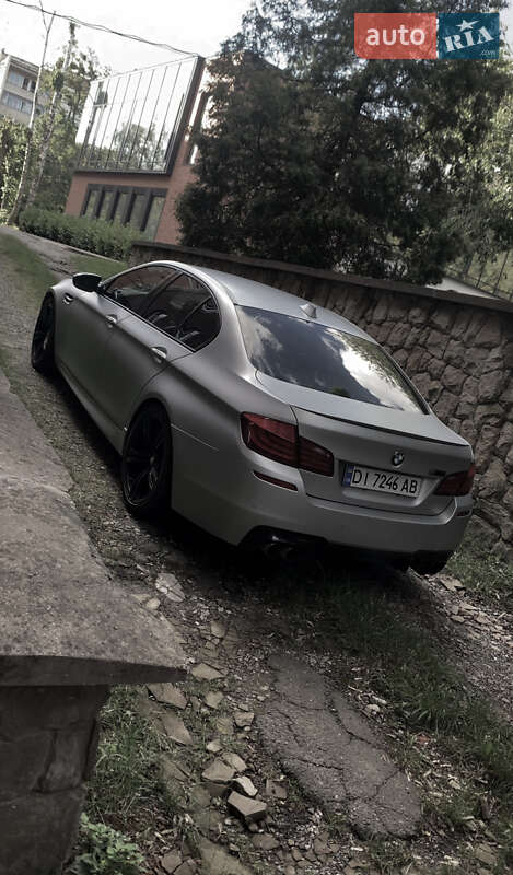 Седан BMW M5 2011 в Львові