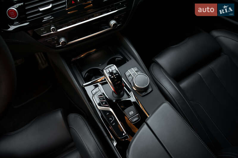 Седан BMW M5 2019 в Киеве