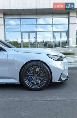 Седан BMW M5 2025 в 
