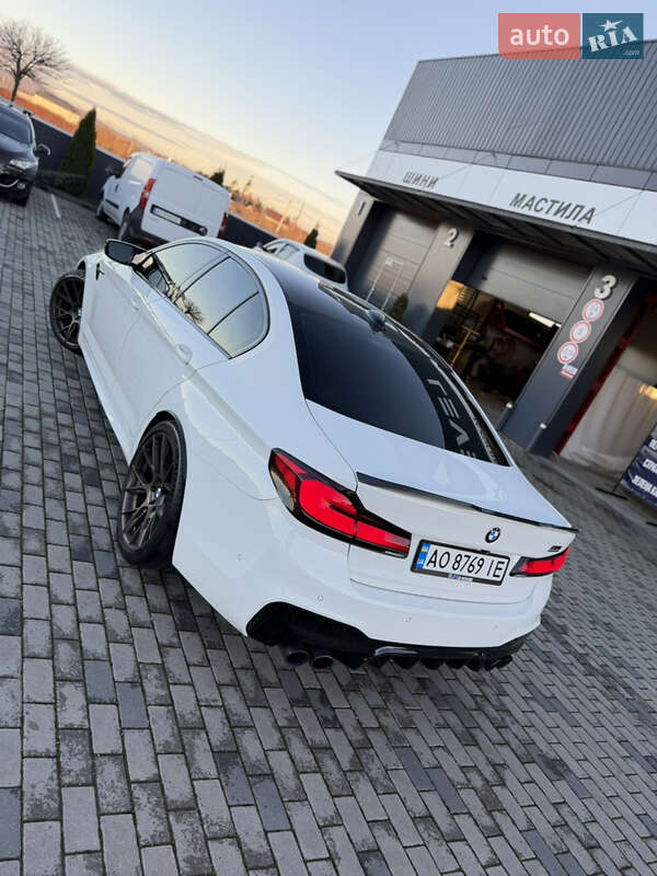 Седан BMW M5 2018 в Иршаве