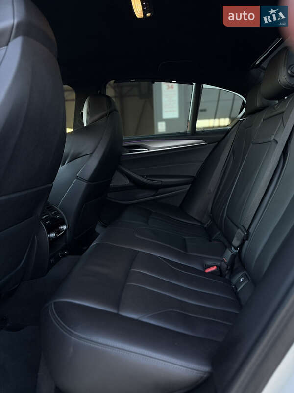 Седан BMW M5 2018 в Иршаве