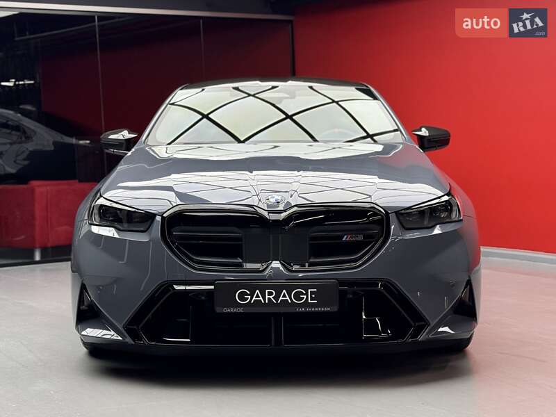 Седан BMW M5 2025 в Киеве
