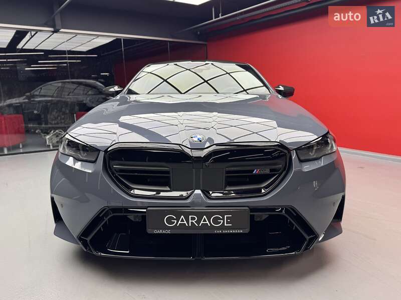 Седан BMW M5 2025 в Киеве