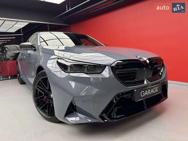 Седан BMW M5 2025 в Киеве