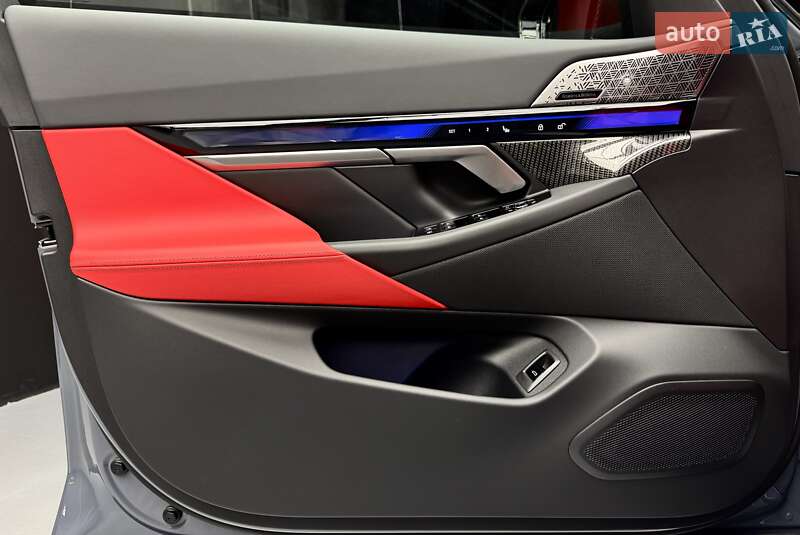 Седан BMW M5 2025 в Киеве