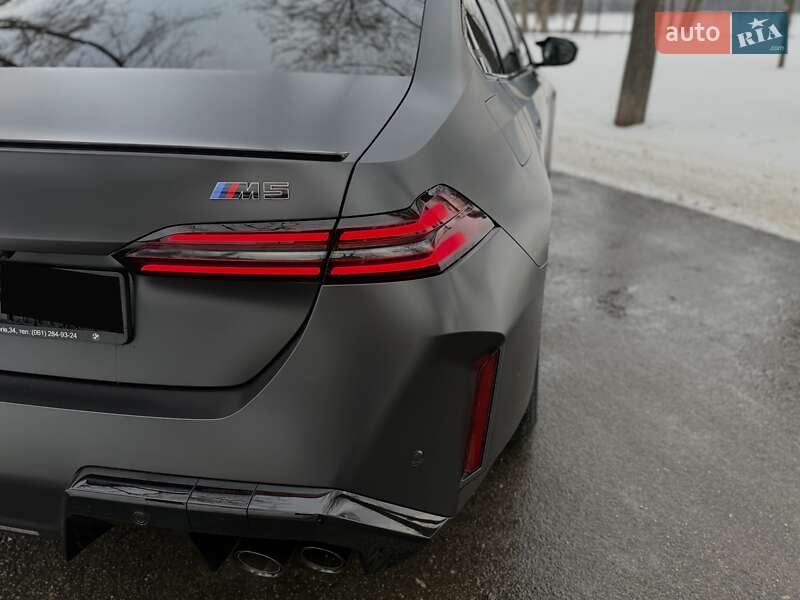 Седан BMW M5 2024 в Киеве