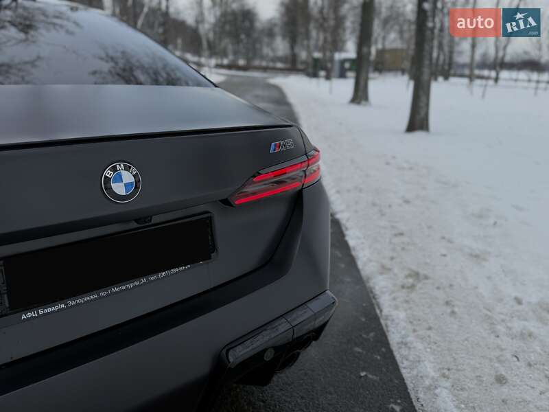 Седан BMW M5 2024 в Киеве