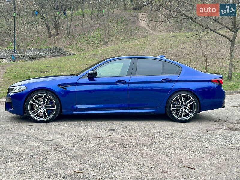 Седан BMW M5 2022 в Киеве