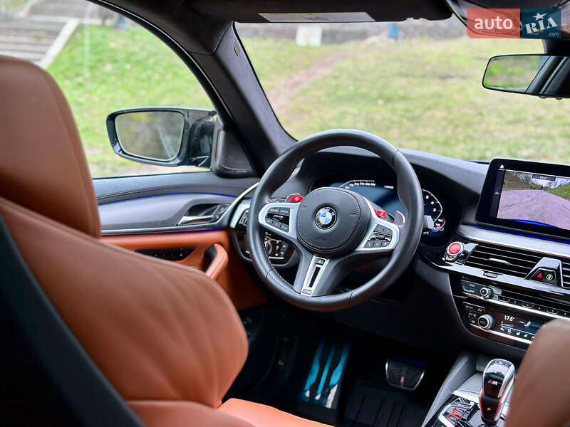 Седан BMW M5 2022 в Киеве