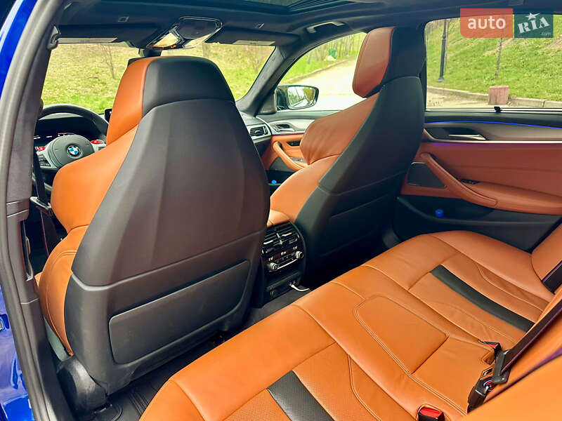 Седан BMW M5 2022 в Киеве