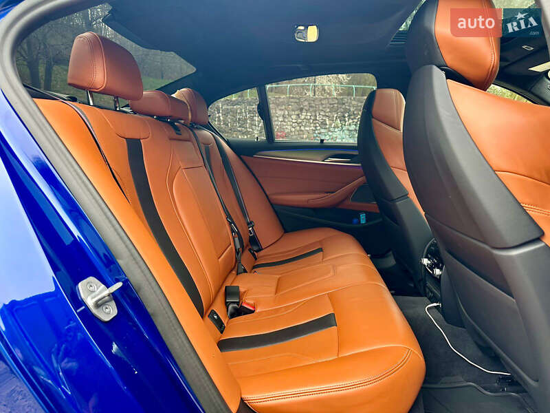 Седан BMW M5 2022 в Киеве