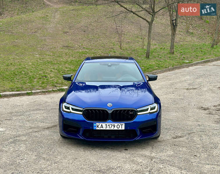 Седан BMW M5 2022 в Киеве