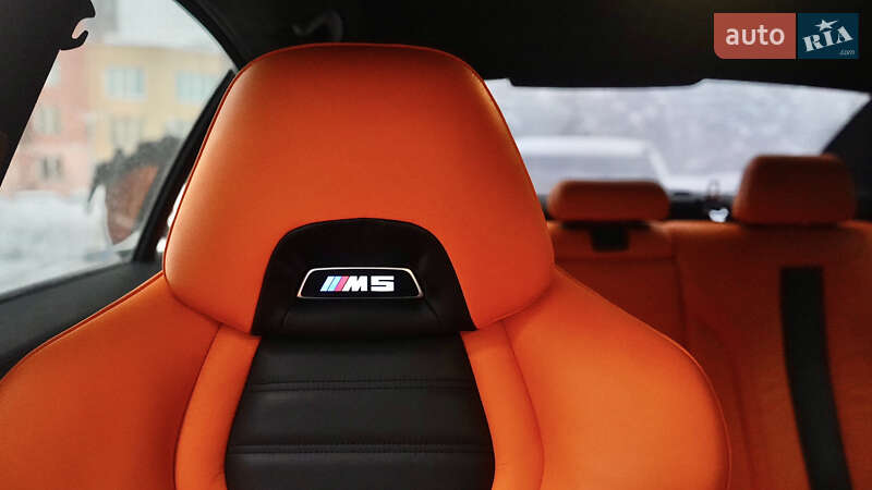 Седан BMW M5 2019 в Львове