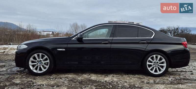 Седан BMW M5 2011 в Ужгороді