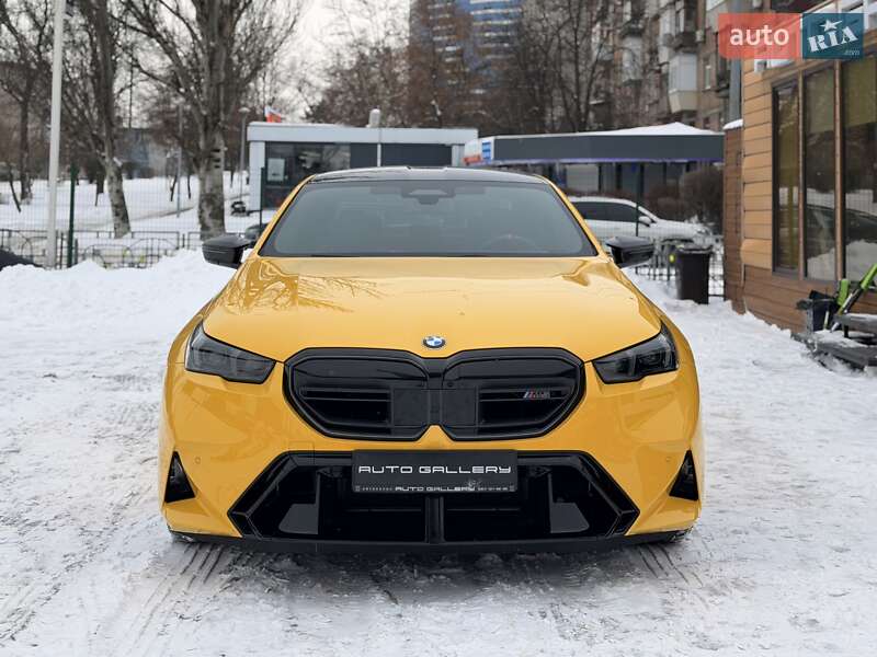 Седан BMW M5 2025 в Киеве