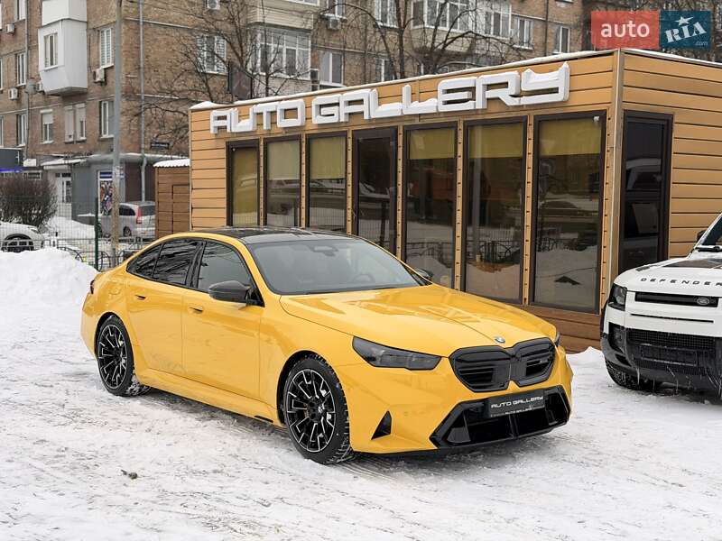 Седан BMW M5 2025 в Киеве