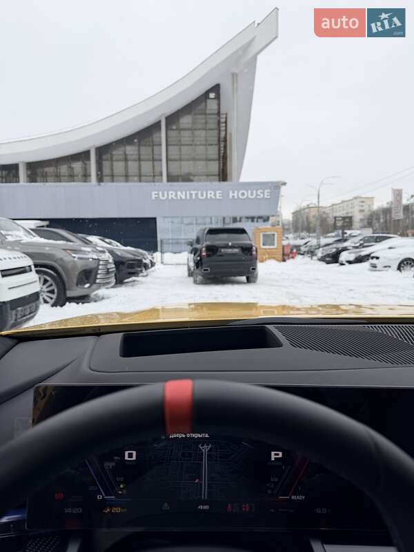 Седан BMW M5 2025 в Киеве