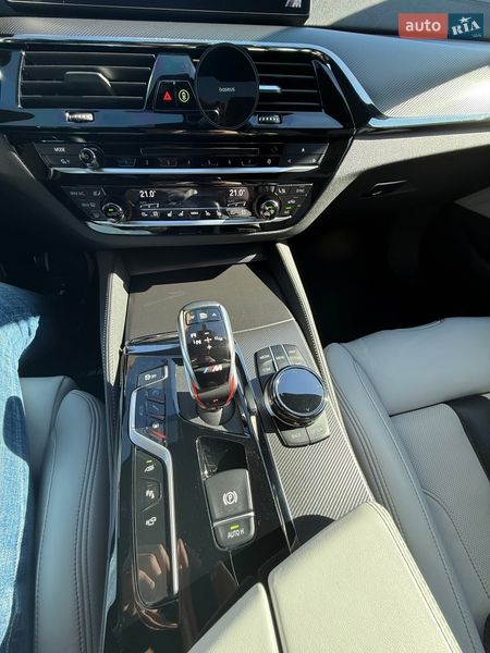 Седан BMW M5 2018 в Львове