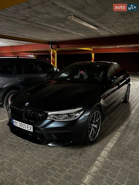 Седан BMW M5 2018 в Львове