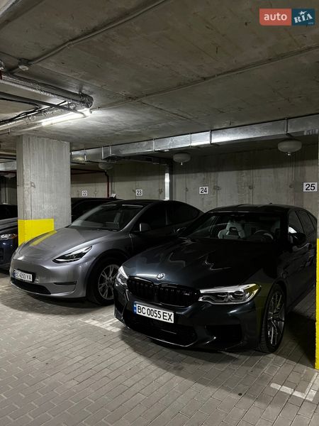 Седан BMW M5 2018 в Львове