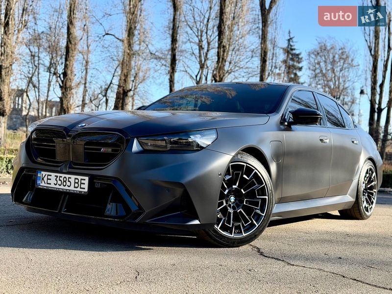 Седан BMW M5 2024 в Киеве