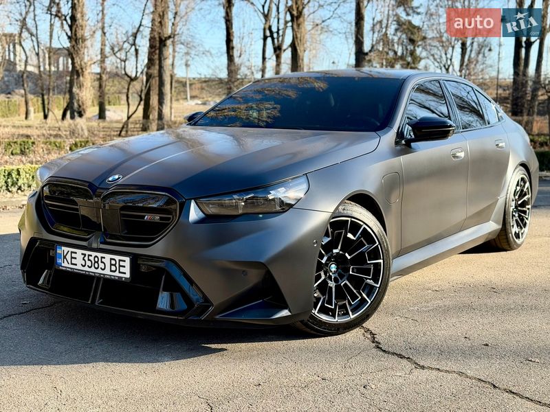 Седан BMW M5 2024 в Киеве
