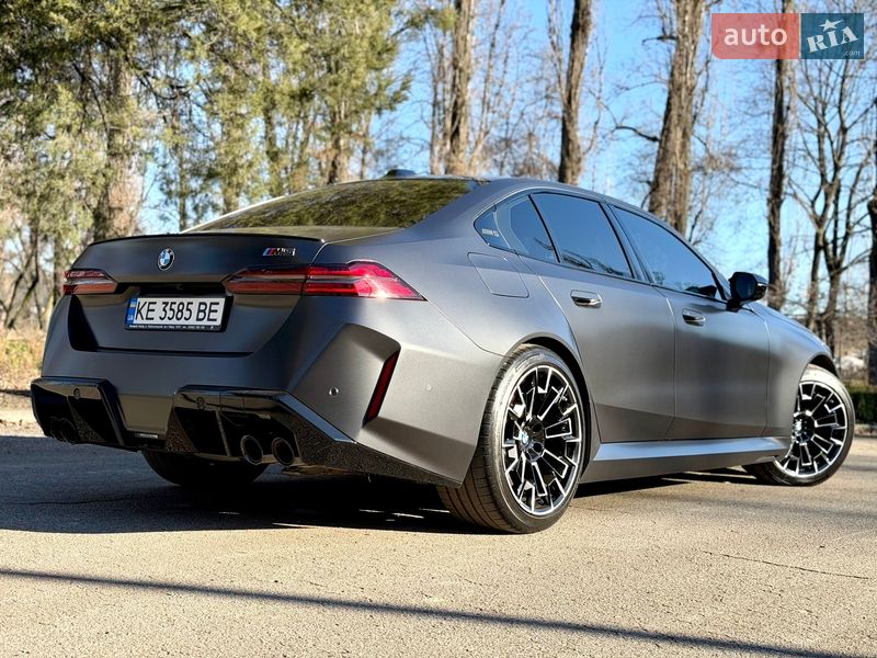 Седан BMW M5 2024 в Киеве