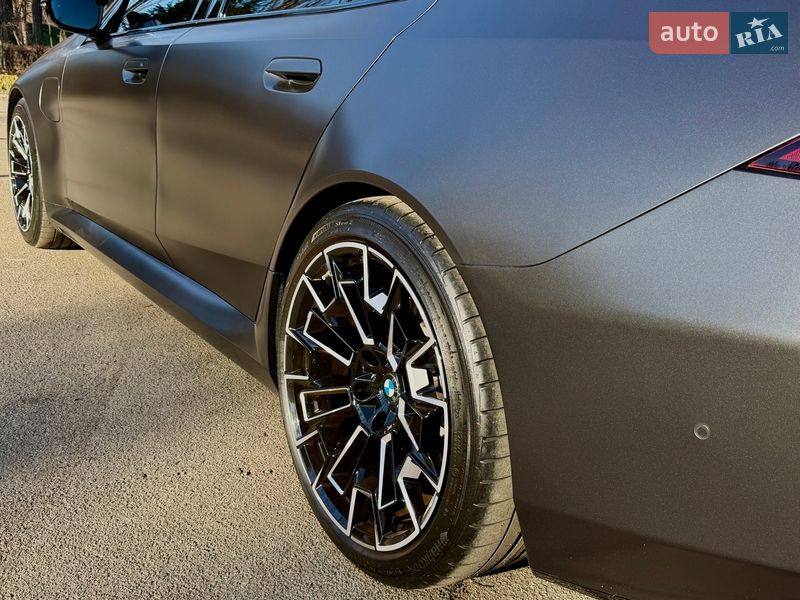 Седан BMW M5 2024 в Киеве