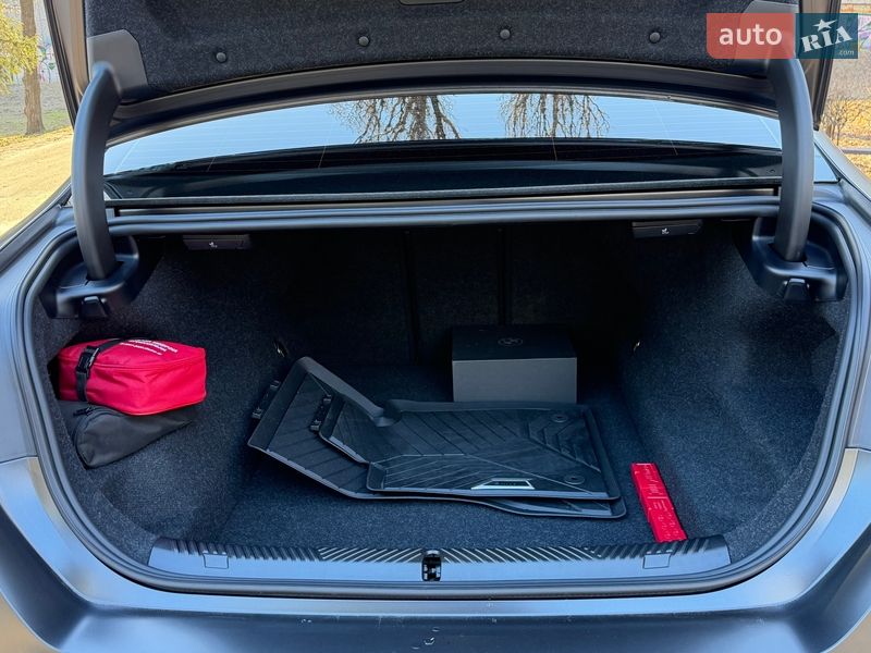 Седан BMW M5 2024 в Киеве