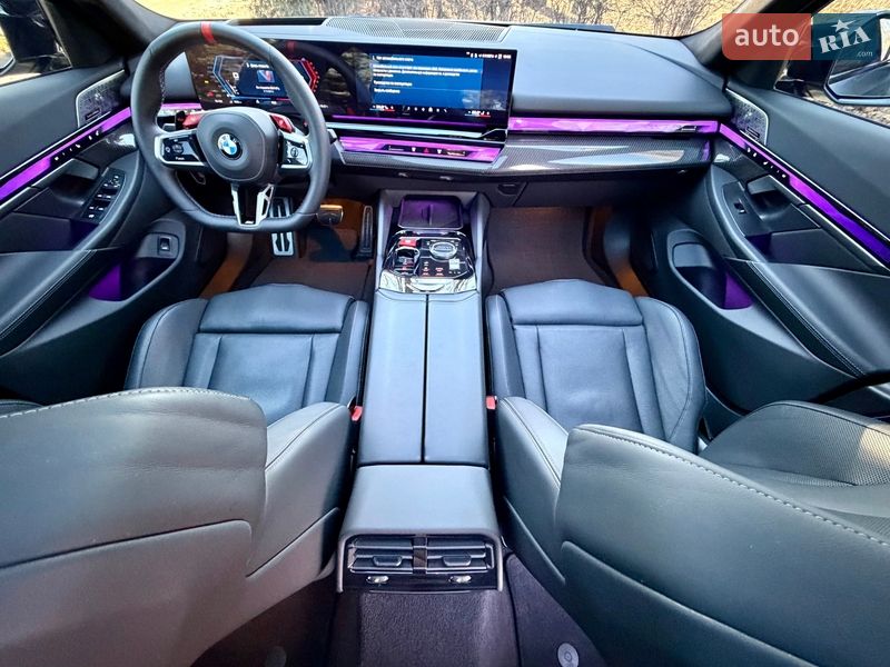 Седан BMW M5 2024 в Киеве