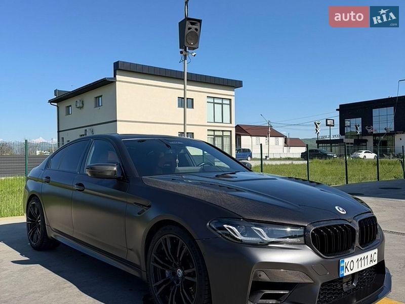 Седан BMW M5 2022 в Тячеве