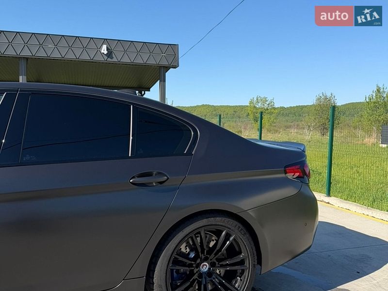 Седан BMW M5 2022 в Тячеве