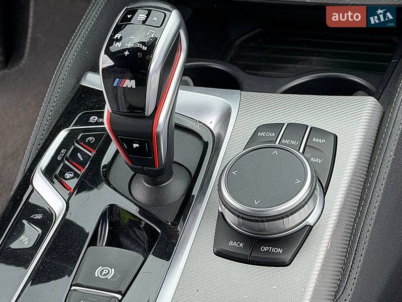 Седан BMW M5 2018 в Киеве