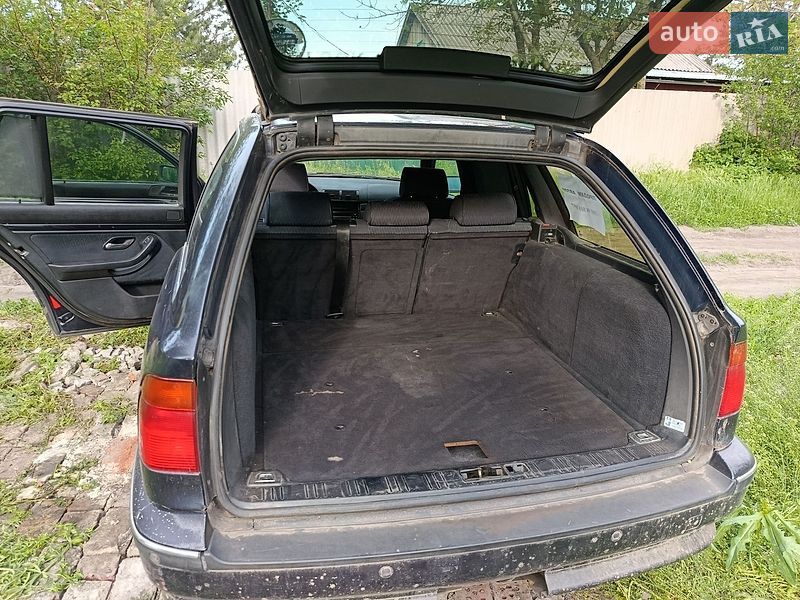 Седан BMW M5 2000 в Славянске