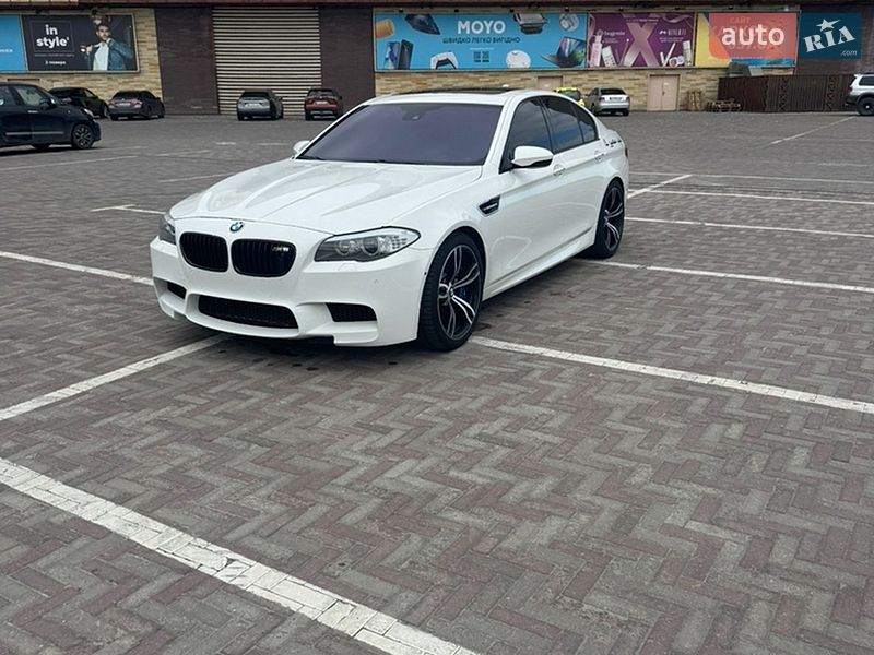 Седан BMW M5 2012 в Харькове