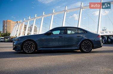 Седан BMW M5 2025 в Києві