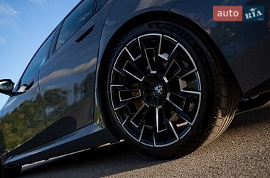 Седан BMW M5 2025 в Києві