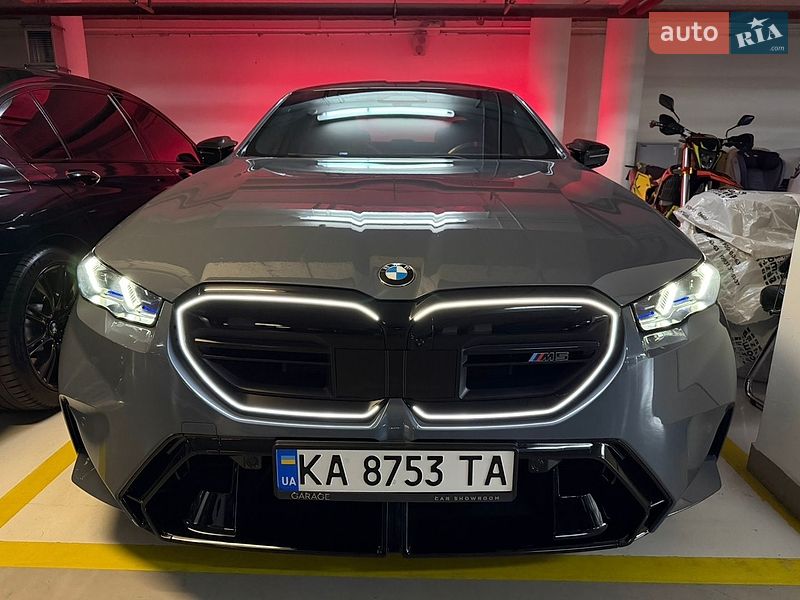Седан BMW M5 2025 в Киеве