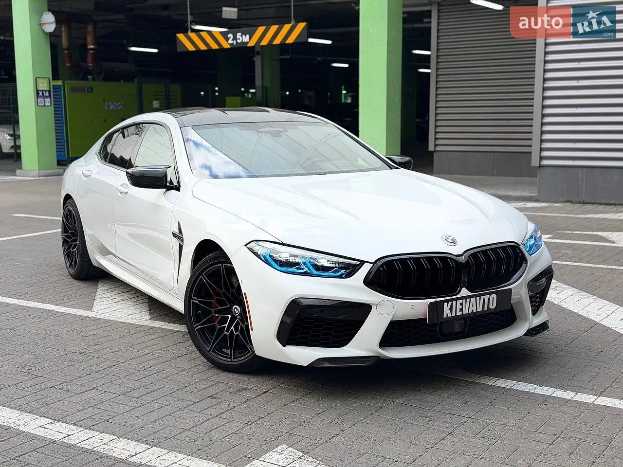 2020 BMW M8 - фото 1