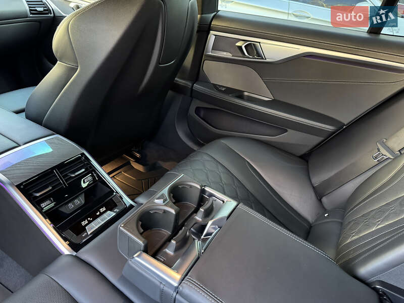Купе BMW M8 2019 в Коломые