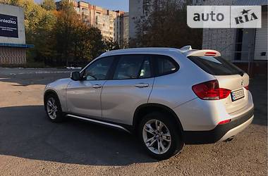 Позашляховик / Кросовер BMW X1 2011 в 