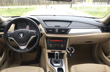 Позашляховик / Кросовер BMW X1 2014 в 