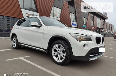 Позашляховик / Кросовер BMW X1 2012 в 