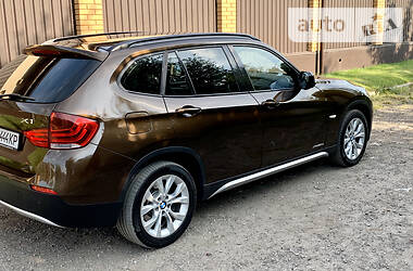Позашляховик / Кросовер BMW X1 2010 в 