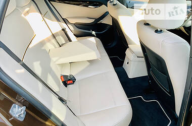 Позашляховик / Кросовер BMW X1 2010 в 