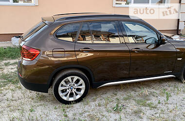 Позашляховик / Кросовер BMW X1 2010 в 