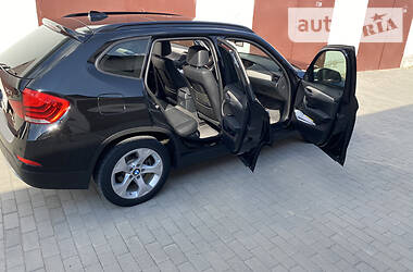 Позашляховик / Кросовер BMW X1 2012 в 