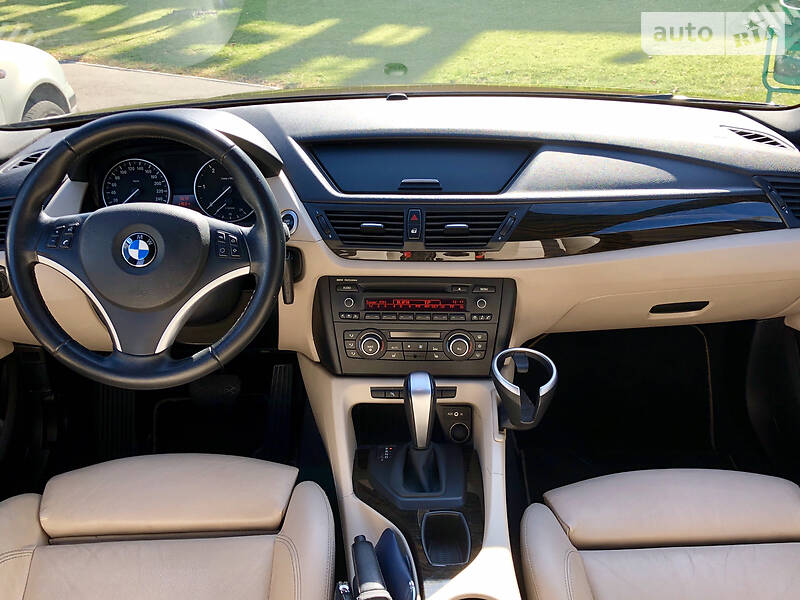 Позашляховик / Кросовер BMW X1 2010 в 