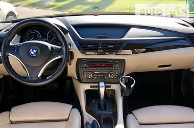 Позашляховик / Кросовер BMW X1 2010 в 